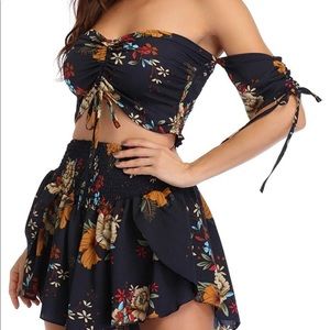 Two Piece Floral Outfit 🌼 NWOT
